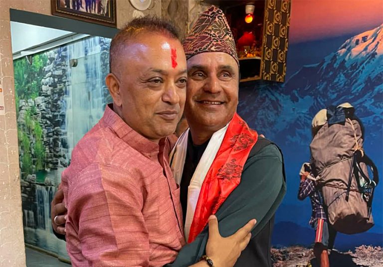 रास्वपा मकवानपुरका सभापति पराजुलीले छोडे पार्टी, फर्किए कांग्रेसमा