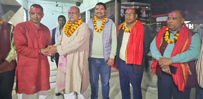 सर्लाहीको बलरा नगरपालिकाका पूर्वमेयर कांग्रेस प्रवेश, गगनले गरे स्वागत