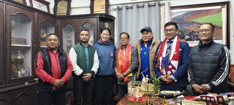 नेपाल कराते महासंघद्वारा तमु धिं युके सम्मानित