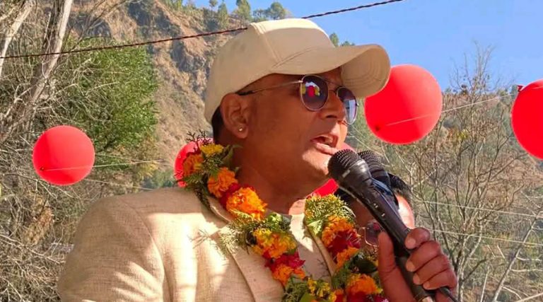 कांग्रेस सुदूरपश्चिम प्रदेश कमिटी सदस्य विष्ट एमालेमा प्रवेश