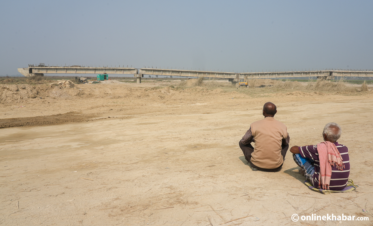 नेताहरूलाई गिज्याइरहेको कमला पुल