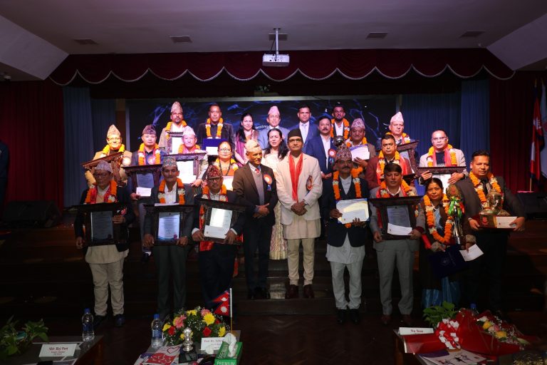 विद्यार्थीहरू सिर्जनशील, उत्तरदायी र प्रतिस्पर्धी नागरिक बन्नुपर्छ : उपकुलपति वाग्ले