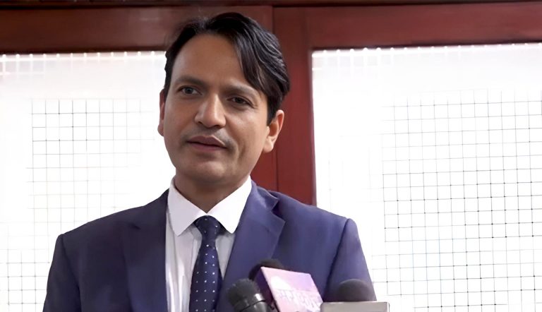 इरानमा नेपाली कति छन् ? उनीहरु के भन्छन् ?