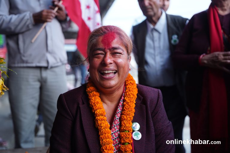 रविसँग प्रतिस्पर्धा गर्ने मीना बनिन् कांग्रेस निकट महिला संघको अध्यक्ष