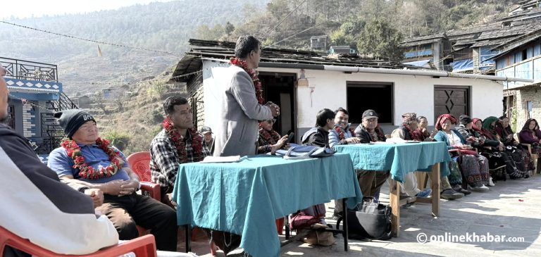 म्याग्दीमा एमाले र विप्लव माओवादीका उम्मेदवारले एउटै मञ्चबाट मागे भोट