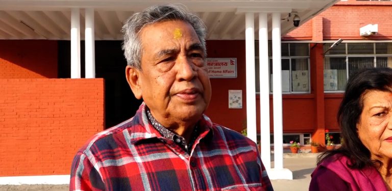 गृहमन्त्रीलाई भेटेर राप्रपाले माग्यो दुर्गा प्रसाईंको रिहा