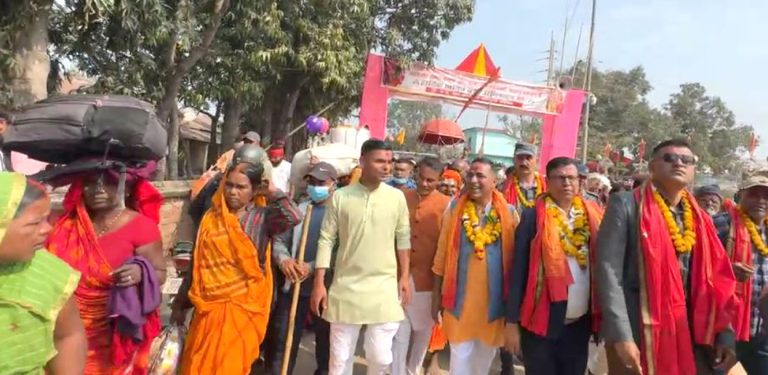 मटिहानी आइपुग्यो परिक्रमाको लस्कर