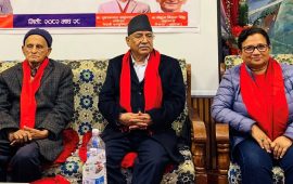 एउटै मञ्चमा प्रचण्ड र मोहन बिक्रम