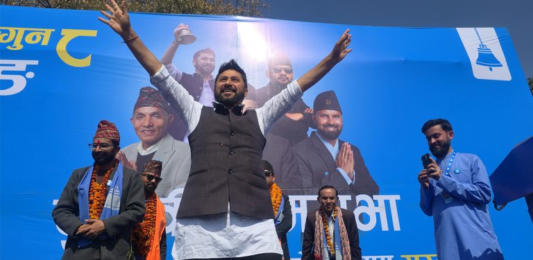 घोराहीमा रवि- मलाई जेल पुर्‍याउने बाका प्रिय पात्र यहीँ छन्, जनताले देखाउनेछन्    