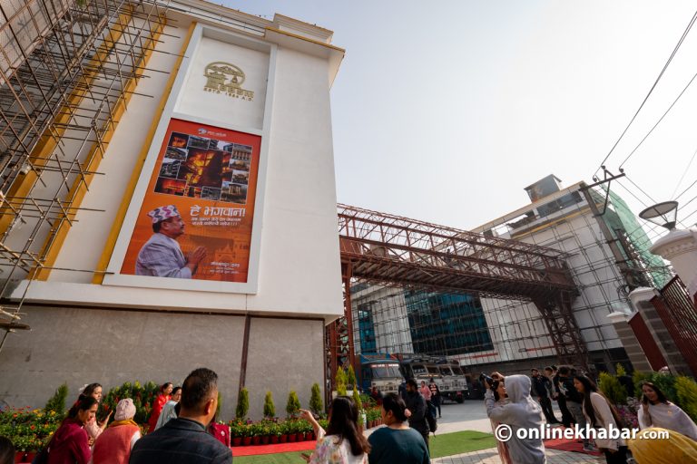 महाराजगञ्ज भाटभटेनी ६ महिनापछि पुन: सञ्चालन, कर्मचारी र ग्राहक भन्छन्- घर फर्किए जस्तै लाग्यो