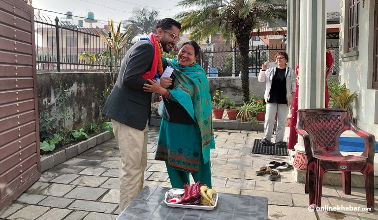 सस्मितलाई मतदाताको चेतावनीयुक्त आशिर्वाद