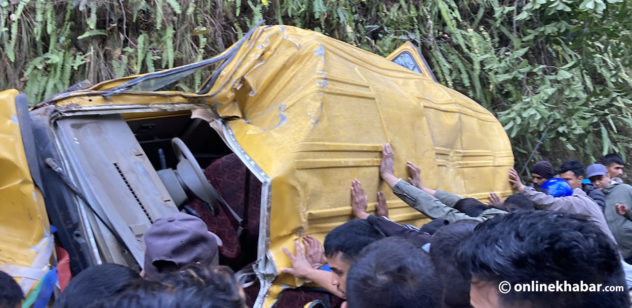 बागलुङमा स्कुल भ्यान दुर्घटना हुँदा २४ बालबालिका घाइते