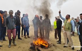 सिरहाको सहजा खोलामा पुल निर्माण अलपत्र, स्थानीय आन्दोलित