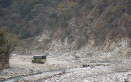 तमोर कोरिडोरको जस लिन उम्मेदवारहरूको हानथाप, अधुरा पुलको बेवास्ता