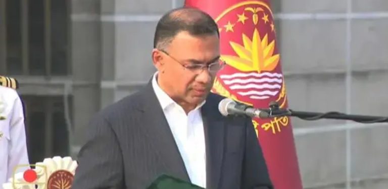 डेढ वर्षपछि बाङ्ग्लादेशमा जननिर्वाचित सरकार, रहमानले लिए प्रधानमन्त्रीको शपथ