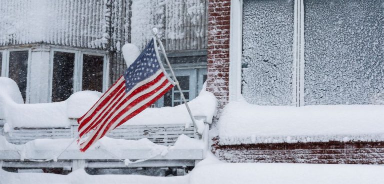 अमेरिकामा हिमपातले ५ हजारभन्दा बढी उडान रद्द, लाखौं प्रभावित