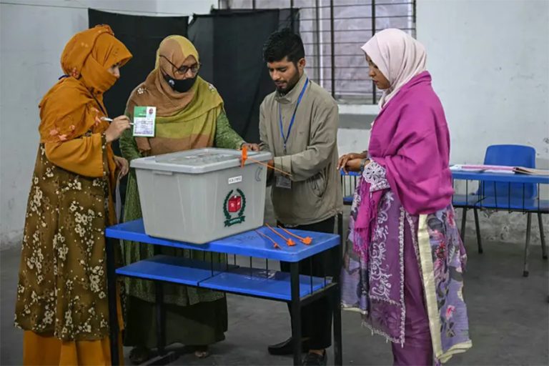बंगलादेशमा मतदान सुरु, अवामी लिगमाथिको प्रतिबन्ध यथावत