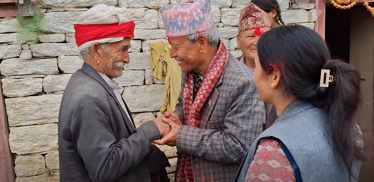 अछाममा पुराना मतदातासँग रावलको गुनासो– सूर्यमा ग्रहण लाग्यो, ओलीले एमाले खरानी बनाए