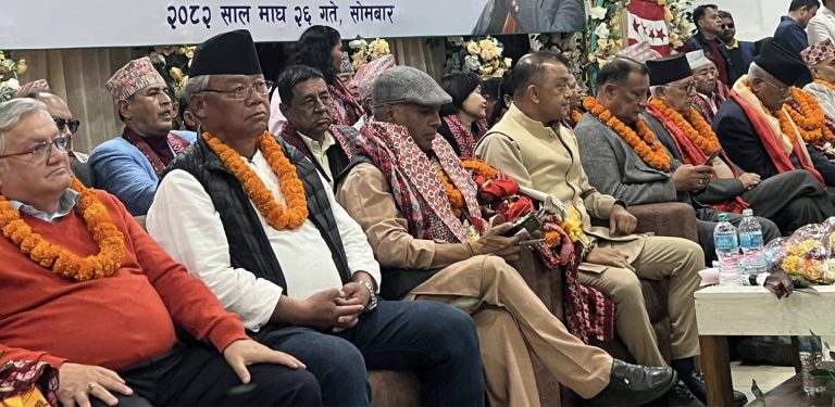 गगन, शेखर र विजय गच्छदार एकै मञ्चमा : भने- गगनको नेतृत्वमा एक भयौँ