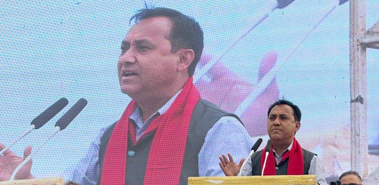 फागुन १८ गते खुलामञ्चमा प्रधानमन्त्रीका उम्मेदवारबीच बहस गरौँ : विश्वप्रकाश शर्मा