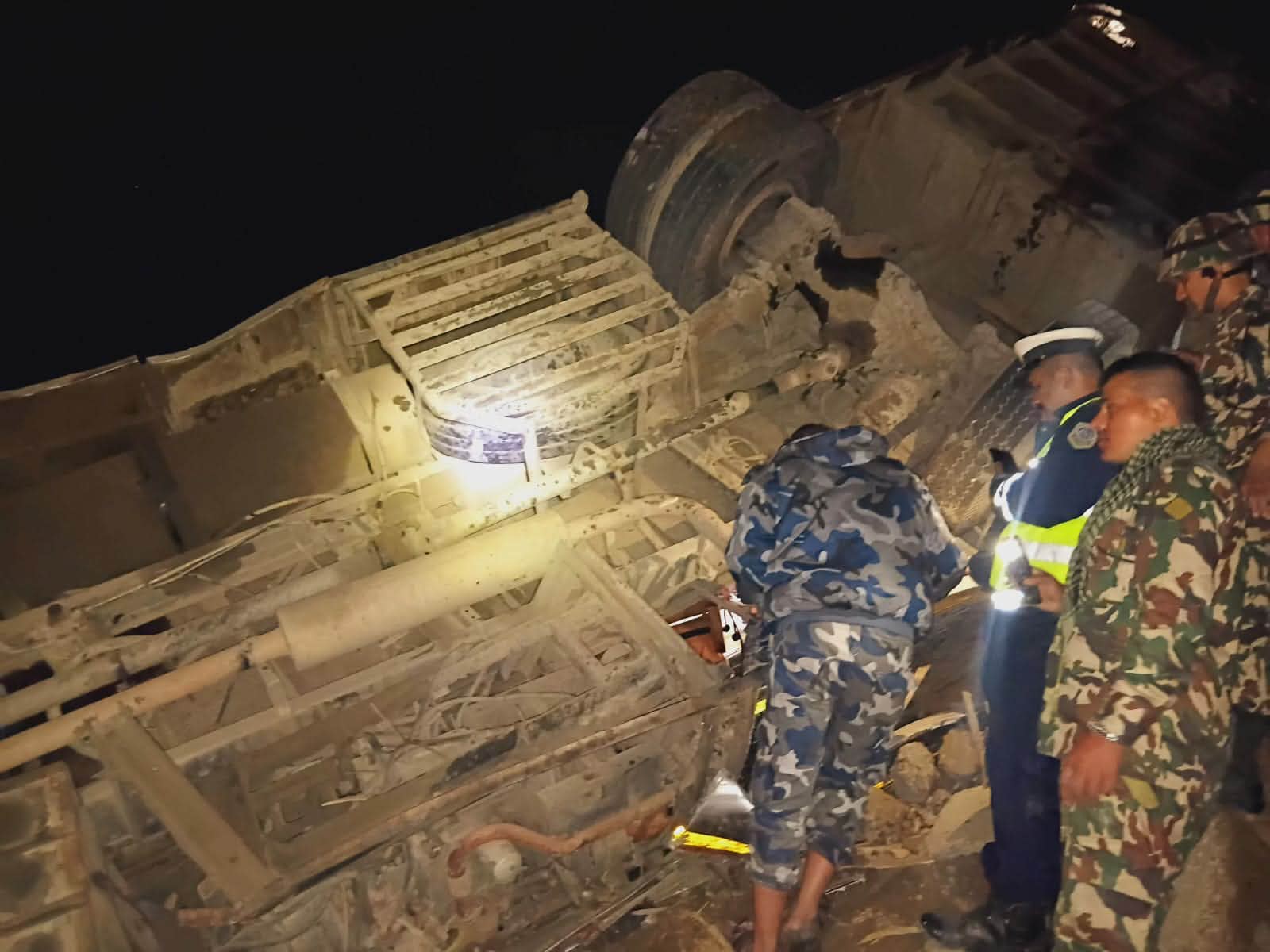 धादिङमा बस दुर्घटना : १७ जनाको घटनास्थलमै मृत्यु, २४ घाइते