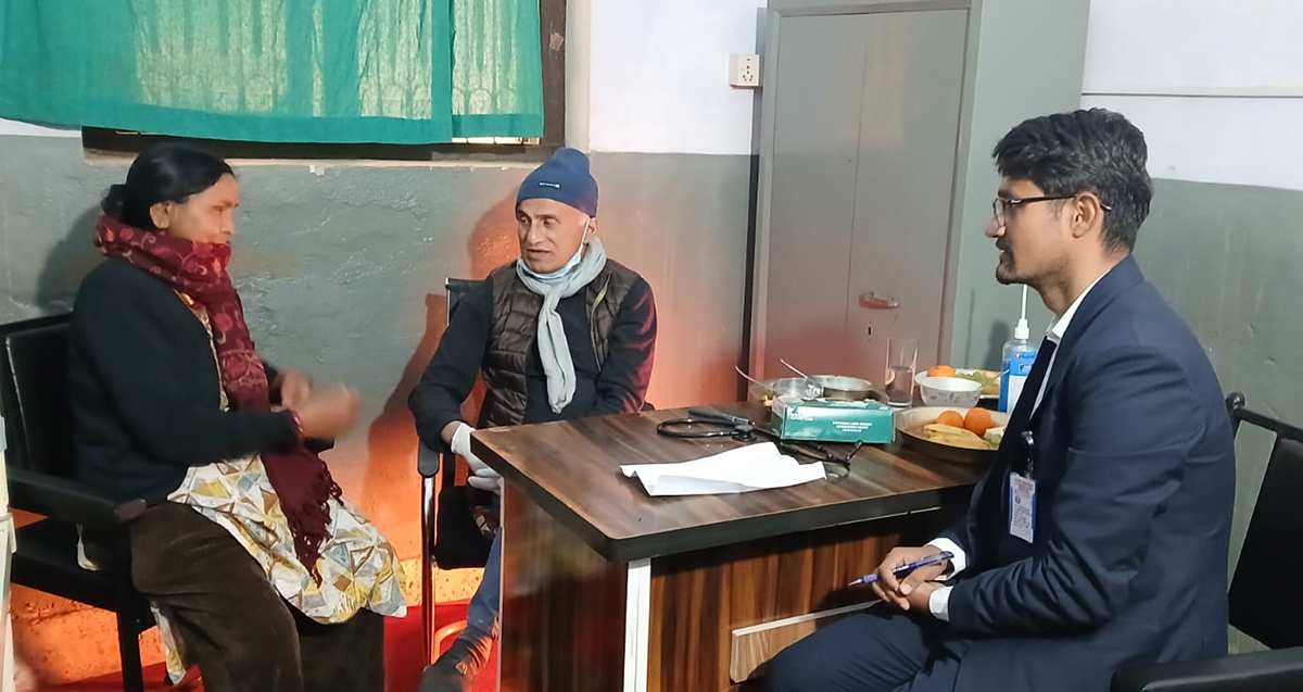 १२ दिन डा. गोविन्द केसीले गरे ९०० बिरामीको नि:शुल्क उपचार
