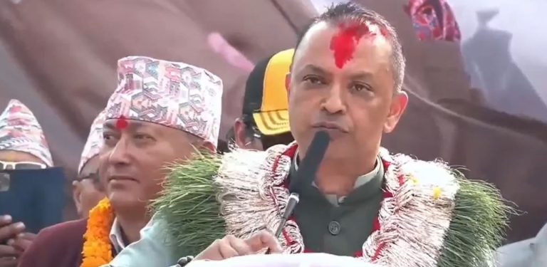 रविलाई गगनको जवाफ : एउटा साथी मञ्चमा प्वाक्क बोलिदिन्छ, यत्रो वर्ष के गरिस् भन्छ