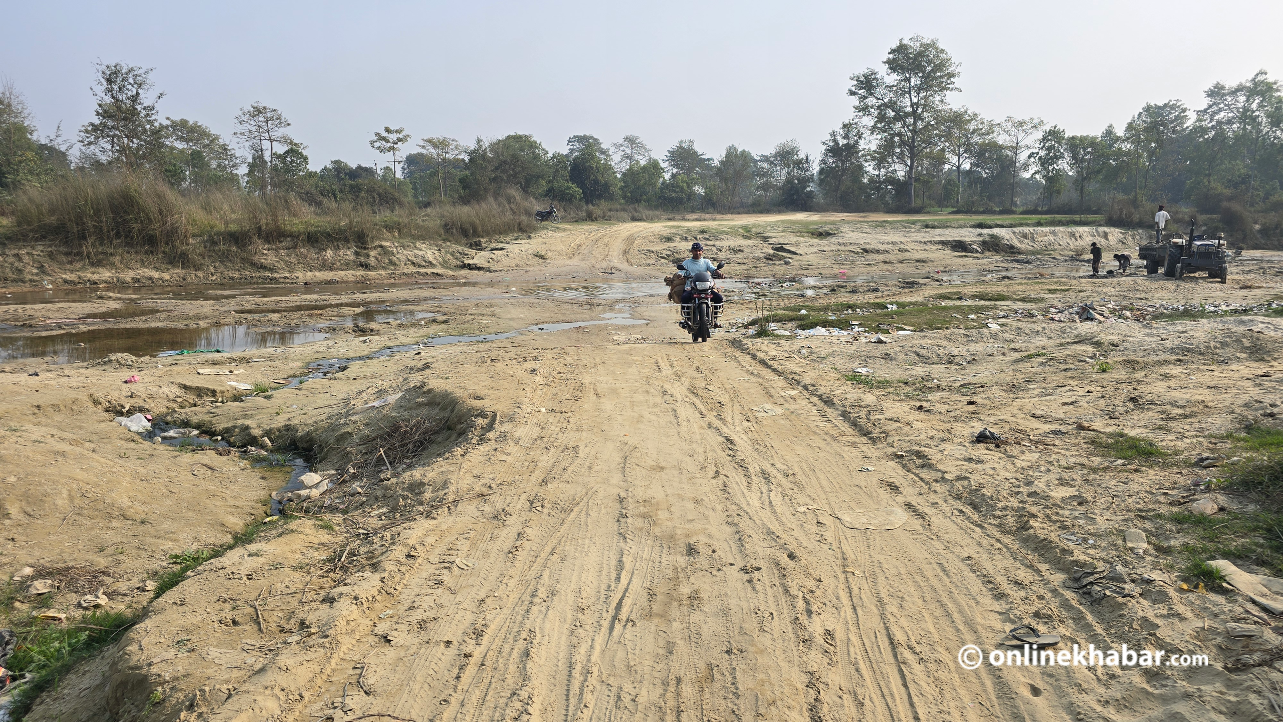 सिरहा–४ : पाँच जना मन्त्री बने, घुर्मी खोलामा पुल बनेन