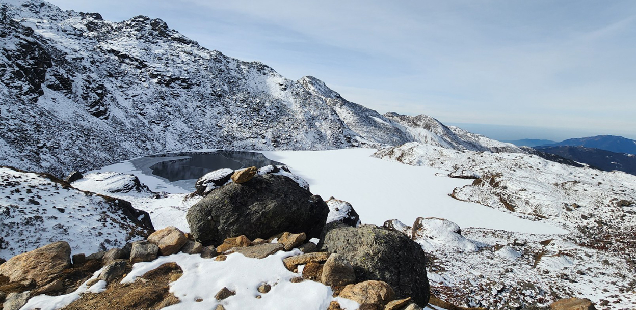 गोसाइँकुण्डमा शिवरात्रीको तयारी, जुटन थाले भक्तजन