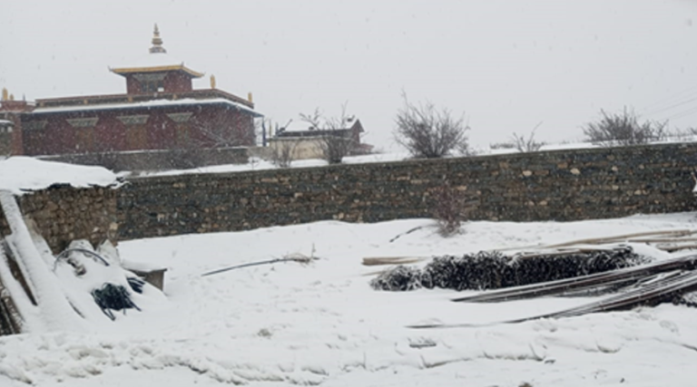 मुस्ताङको मुक्तिनाथ क्षेत्रमा फेरि हिमपात   