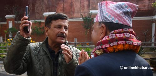 ईश्वर पोखरेललाई मतदाताले भने- नेताहरूको बोलीमा लगाम लगाउनुस्