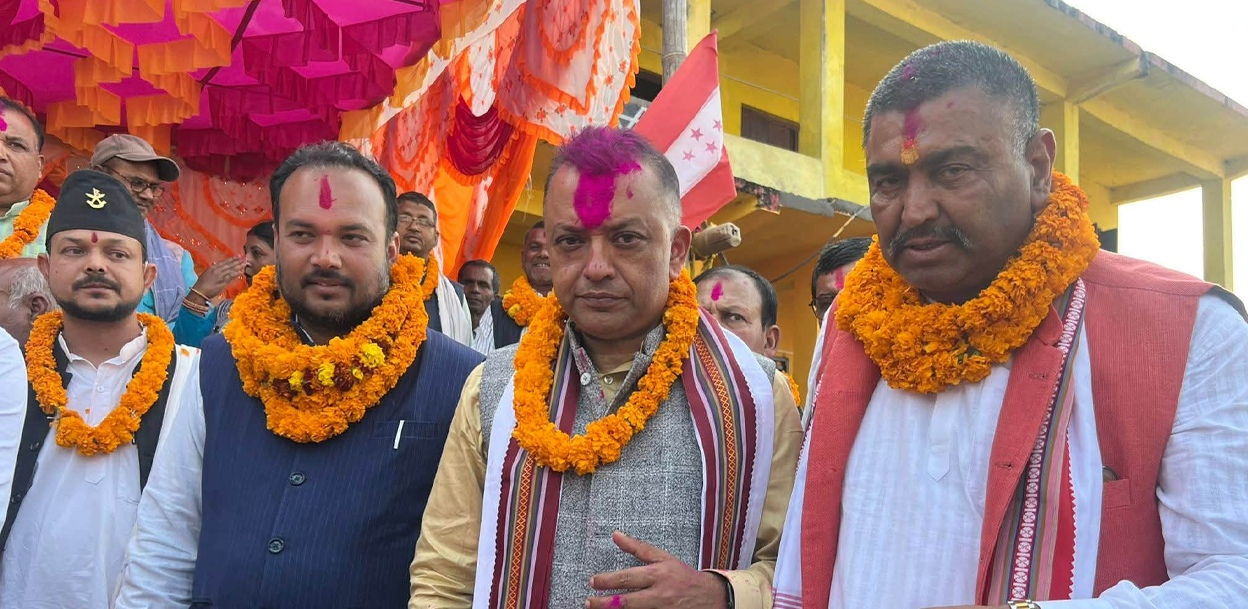 संविधानसभा सदस्य चौधरीसहित जसपा नेपालका नेता कार्यकर्ता कांग्रेस प्रवेश