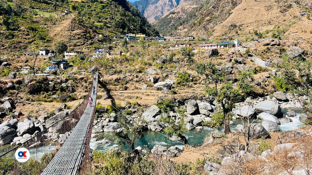 नदी तर्दा ज्यान गुमाउँछन् जाजरकोटवासी, तर बन्दैन पुल