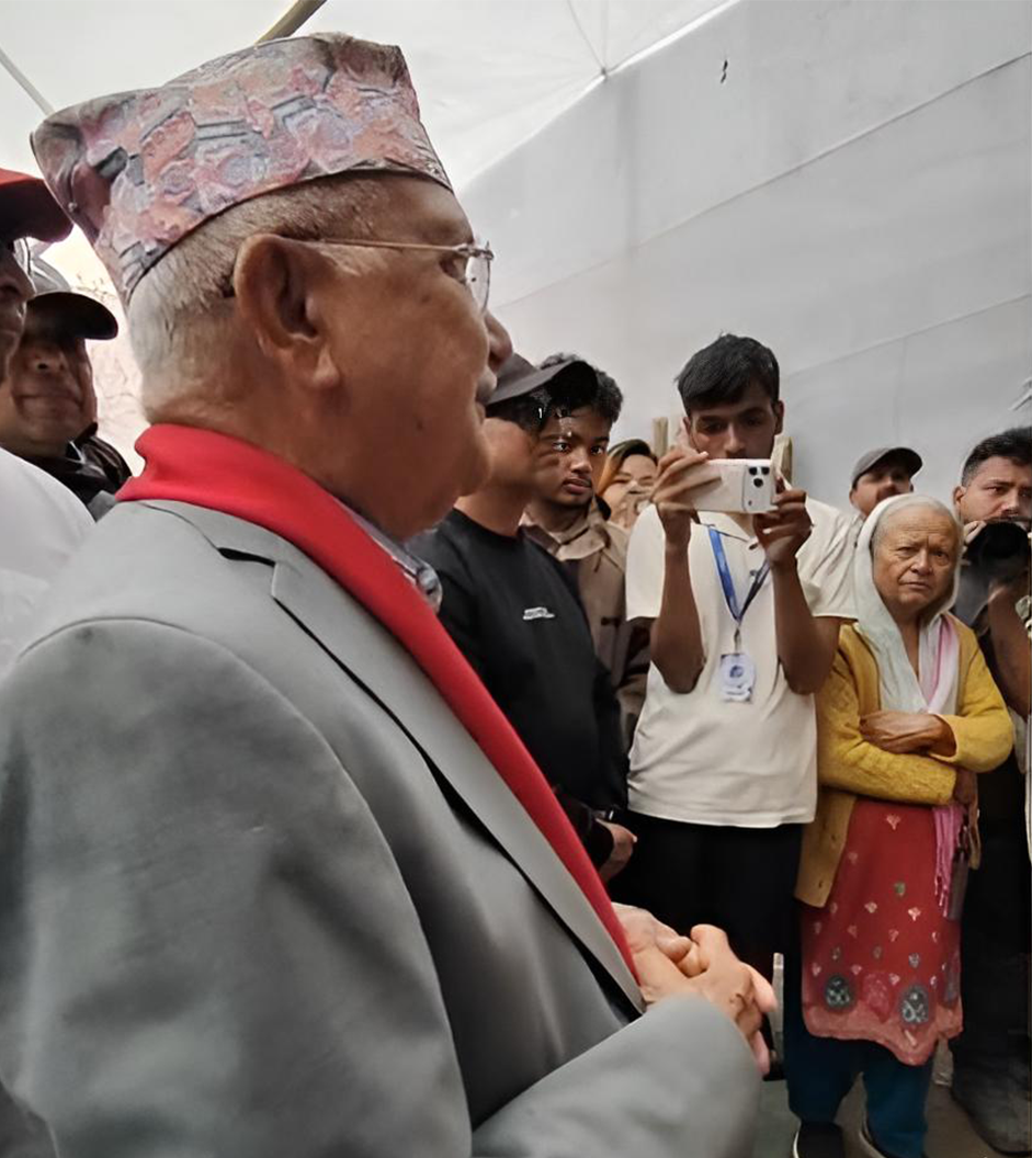 मतदातासँग ओलीले भने- देशभक्तिको काम गर्नै नहुने, मजाक बनाइदिने