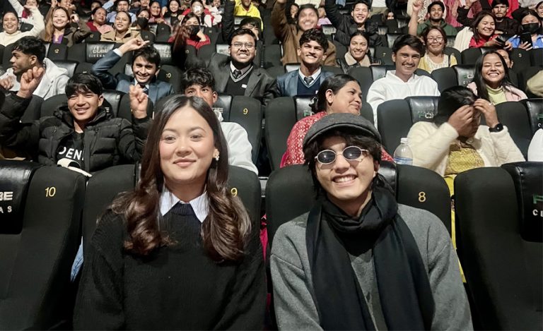 ‘कुमारी’ को प्रतिक्रिया बुझ्न हल भिजिटमा ब्यस्त अभिषेक-आकृति