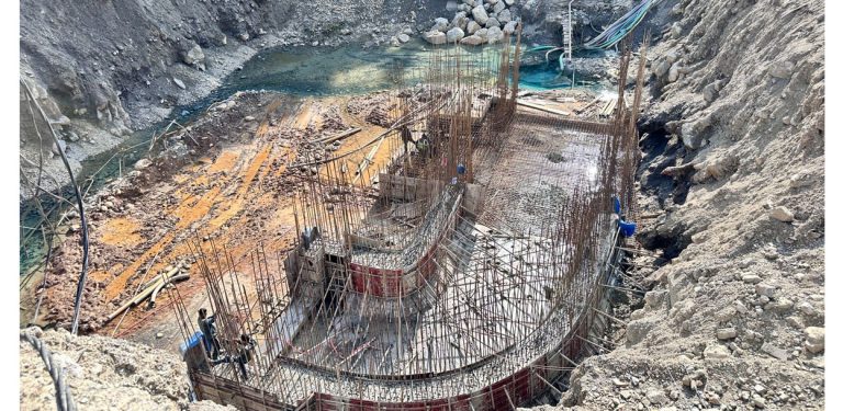 बत्ती पुग्ने आशामा अपिवासी