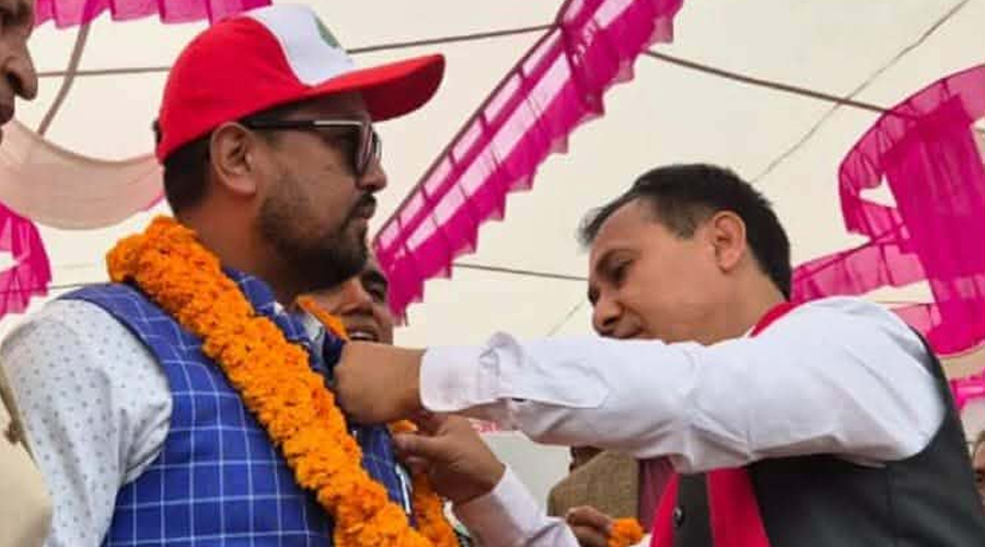 रास्वपा नवलपरासी सभापति महेन्द्र सिंह ठकुरी कांग्रेस प्रवेश