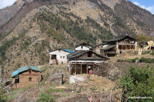 हुम्लाको मासपुरमा भोट माग्न पुग्छन् नेता, पुग्दैन विकास