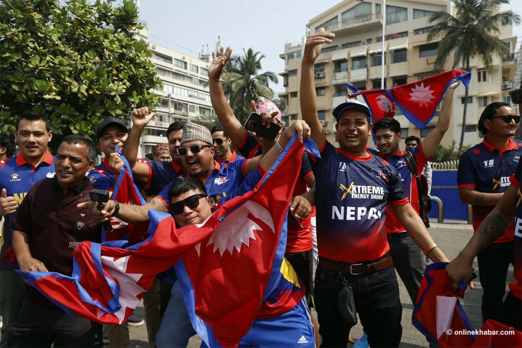 मुम्बइमा इंग्ल्याण्डविरुद्ध खेल हेर्न उत्साहित नेपाली समर्थक