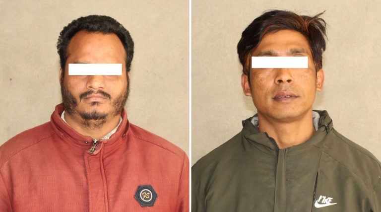 पूर्व सैनिकसहित दुई जना पक्राउ