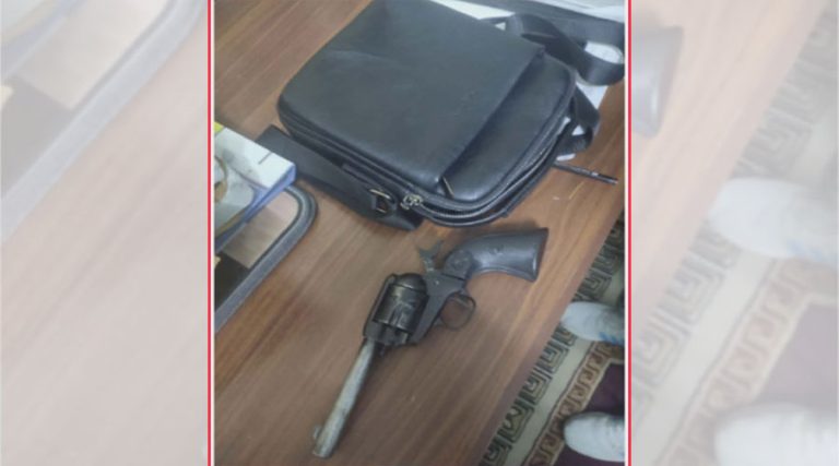 ललितपुरबाट पेस्तोलसहित ३ जना सशस्त्र प्रहरीको नियन्त्रणमा