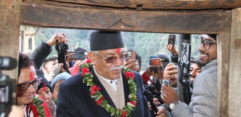 चुनवाङमा प्रचण्ड : सीता र प्रकाशसँगै बसेको कोठा पुग्दा भक्कानिए