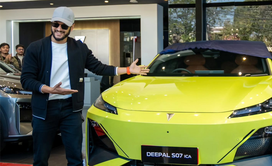 प्रदीप खड्काले किने ७५ लाख पर्ने विद्युतीय गाडी