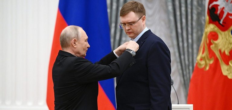 युवा वैज्ञानिकहरूलाई पुटिनले दिए राष्ट्रपति पुरस्कार