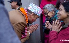 काठमाडौं-१ को घरदैलो : प्रवलले मत मागे, मतदाताले नयाँ घर