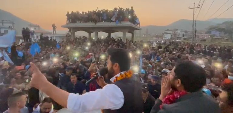 सूर्य थापालक्षित रविको टिप्पणी- मेरो बदनाम गर्नेलाई एक माला लगाइदिनुहोला