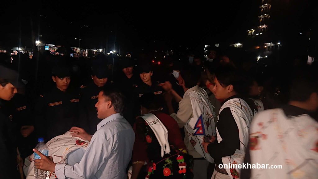 रविलाई दमौलीमा उज्यालो पार्टीका समर्थकले देखाए कालो झण्डा, ७ जना पक्राउ