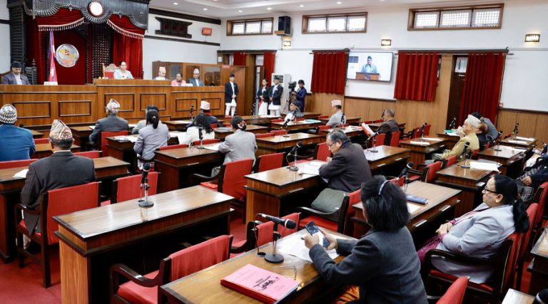 संसद्‌मा उठ्यो स्वास्थ्य बीमाको विषय, सरकारको जवाफ माग