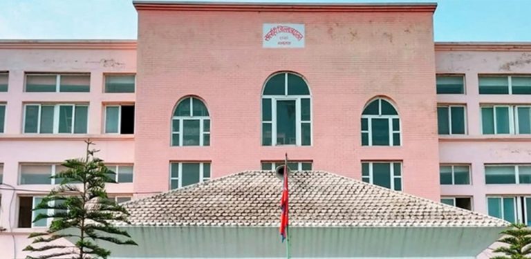 सब-इन्जिनियर हत्या घटना : कर्मचारीको सुरक्षा माग्दै सर्लाही अदालतको सेवा अवरुद्ध