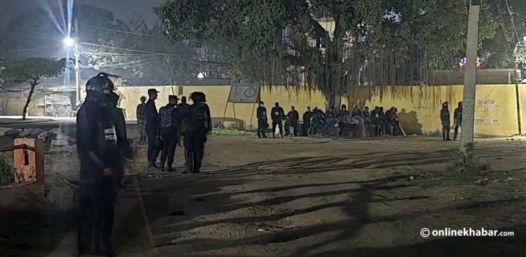 सिरहा कारागारमा तनाव : नाइके पक्राउ परेपछि केदीबन्दीले गरे आगजनी र तोडफोड